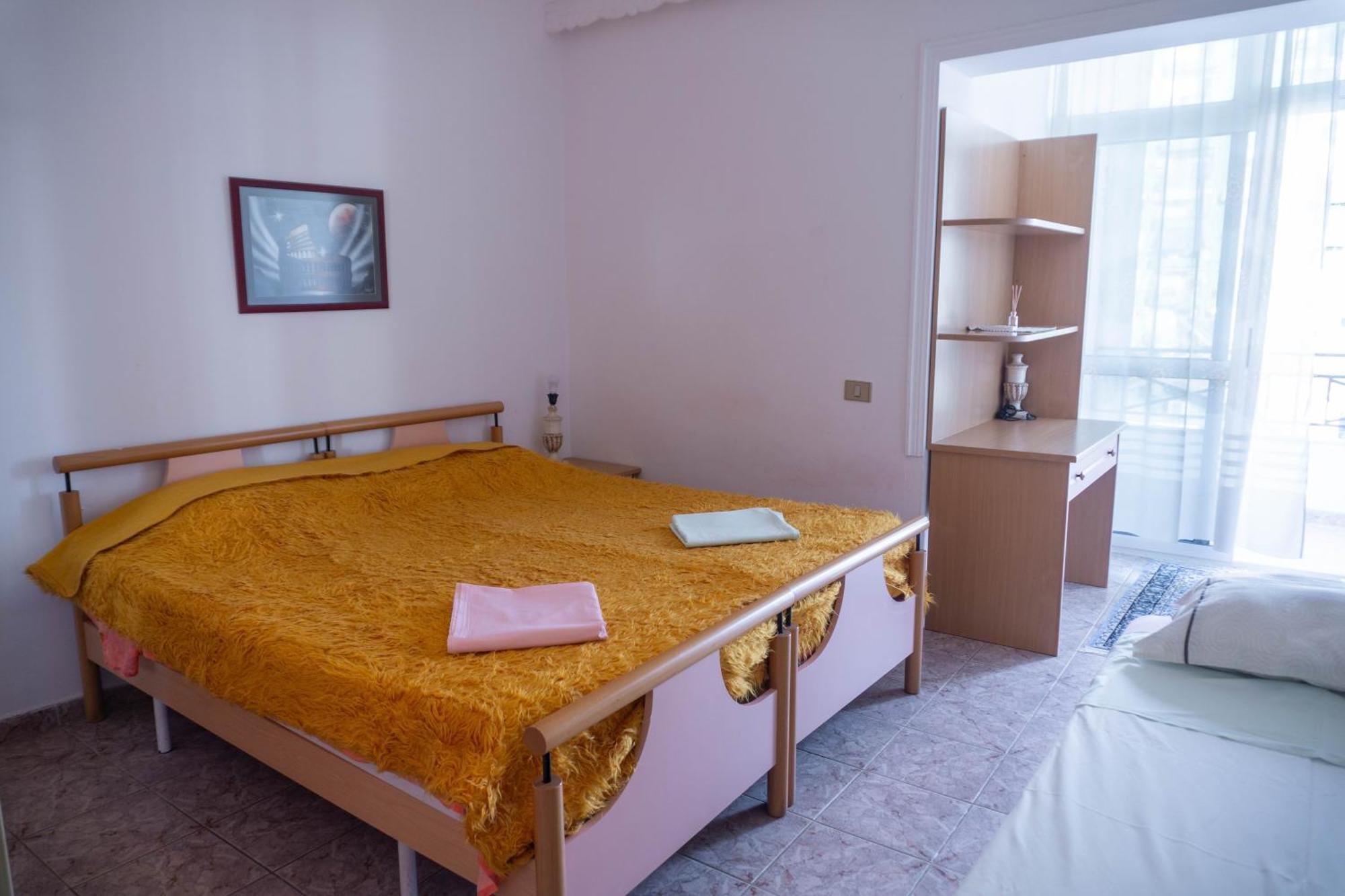 Bllok Bright Private Bedrooms With Private Bathroom On Shared Apartment 티라나 외부 사진